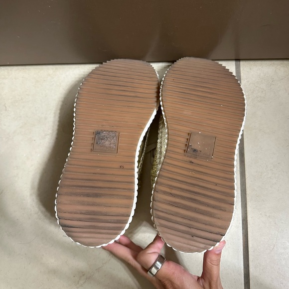 Dolce Vita Dolen Sneakers- Gold Knit - Picture 7 of 7